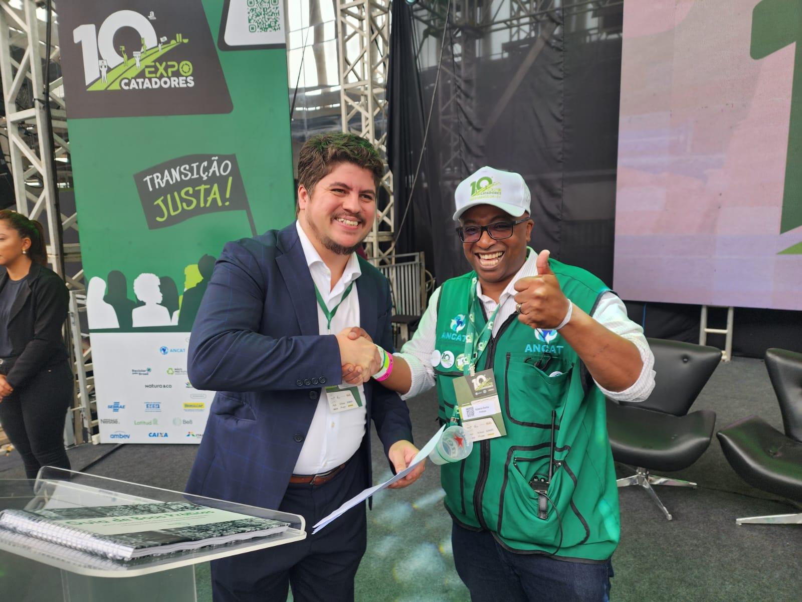 Recicla Latas E Associa O Nacional Dos Catadores Firmam Acordo Para